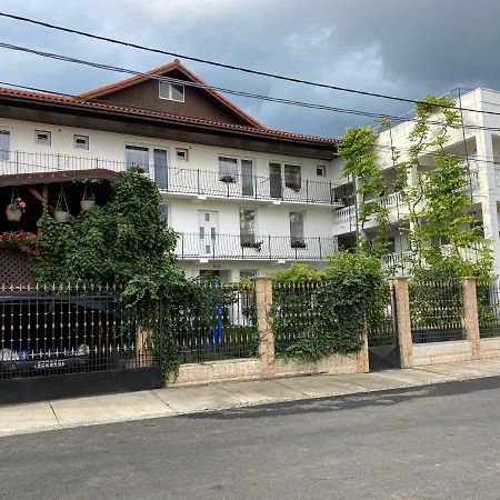 Hotel Casa Ciobi Două Mai Exterior foto