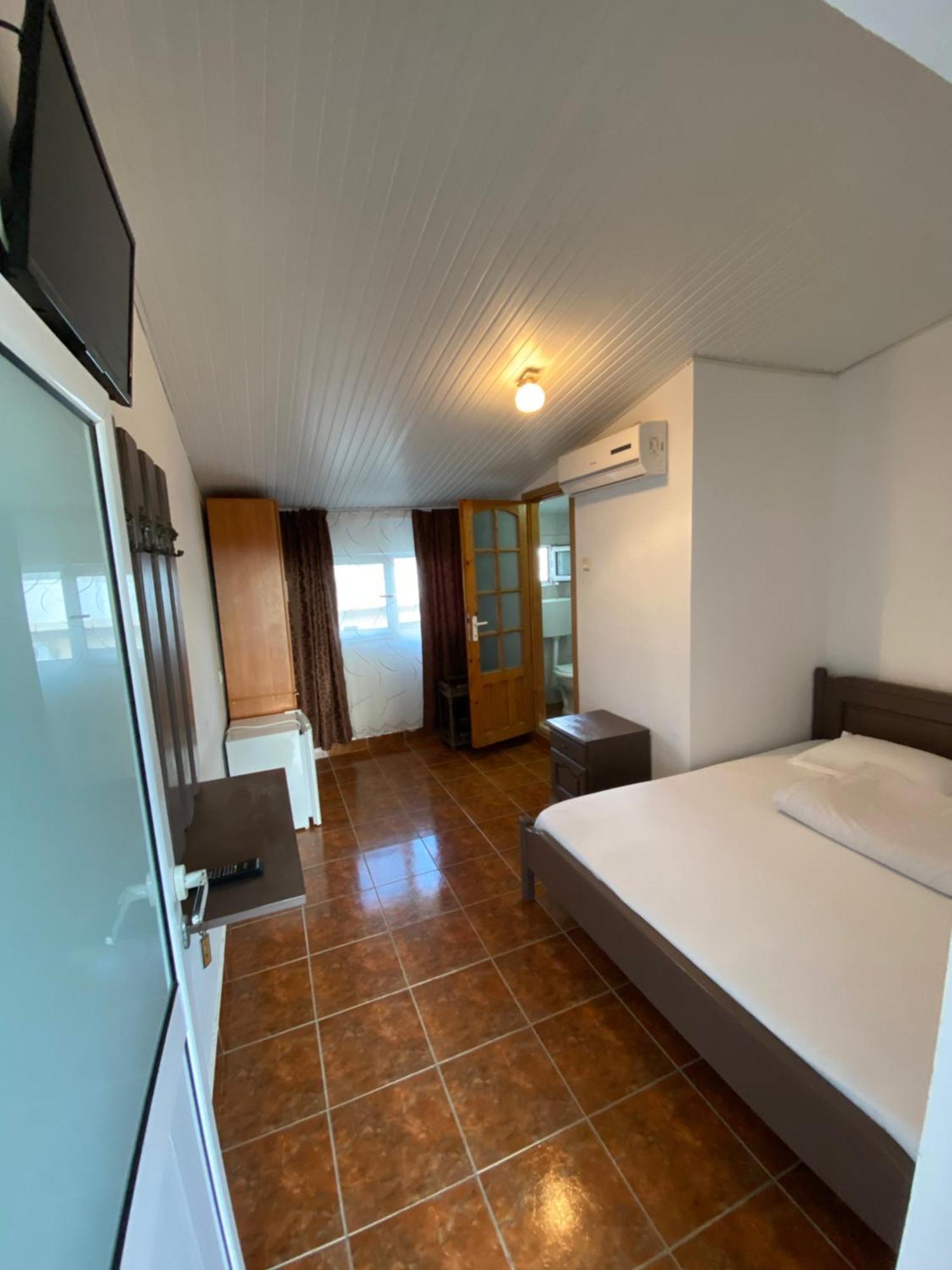 Hotel Casa Ciobi Două Mai Habitación foto